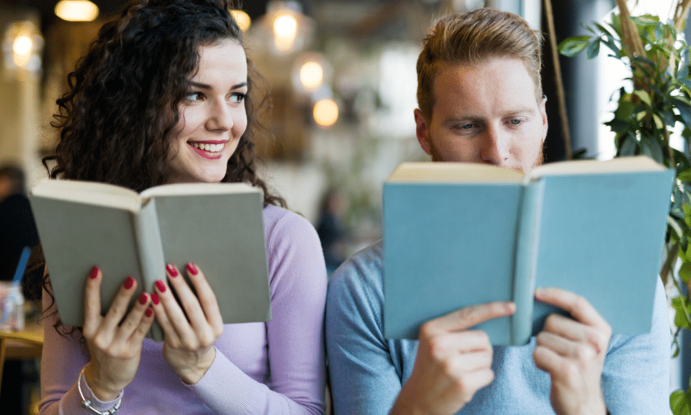 Slider accueil couple Personnes qui lisent