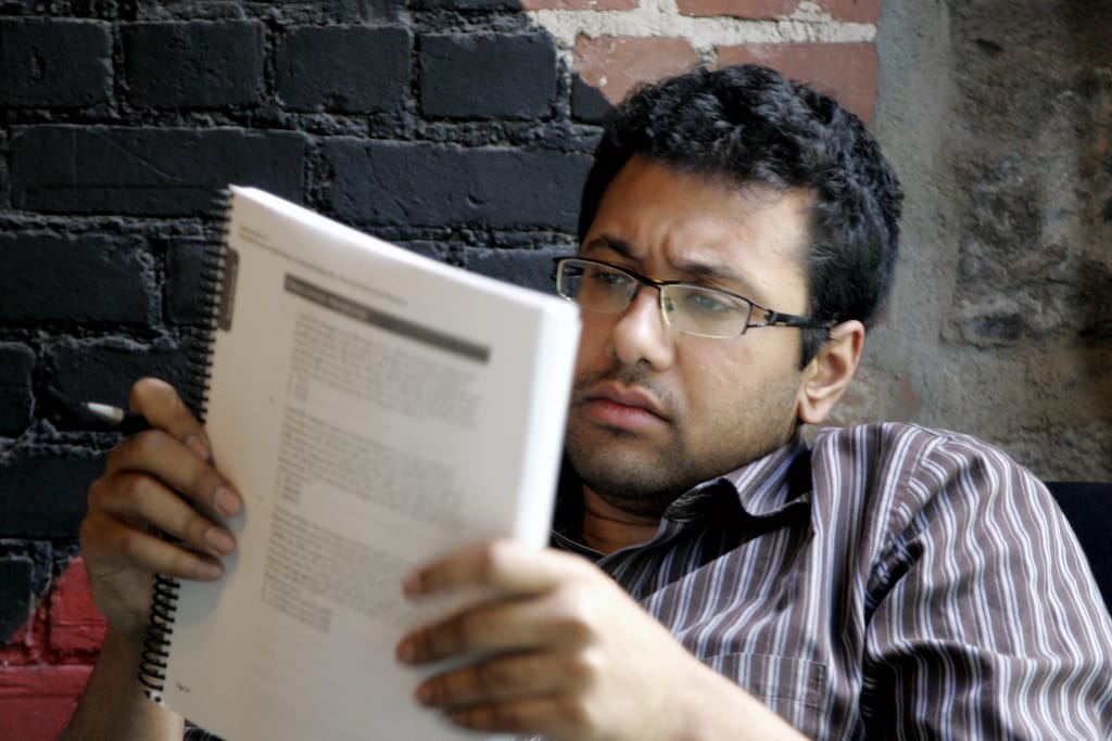 homme-dossier Homme qui lit